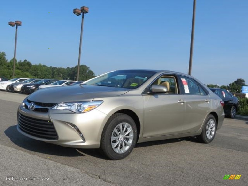 2017 Camry LE - Creme Brulee Mica / Almond photo #3