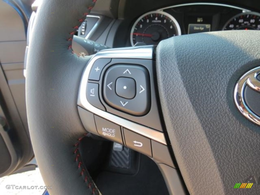 2017 Toyota Camry SE Controls Photo #114809614