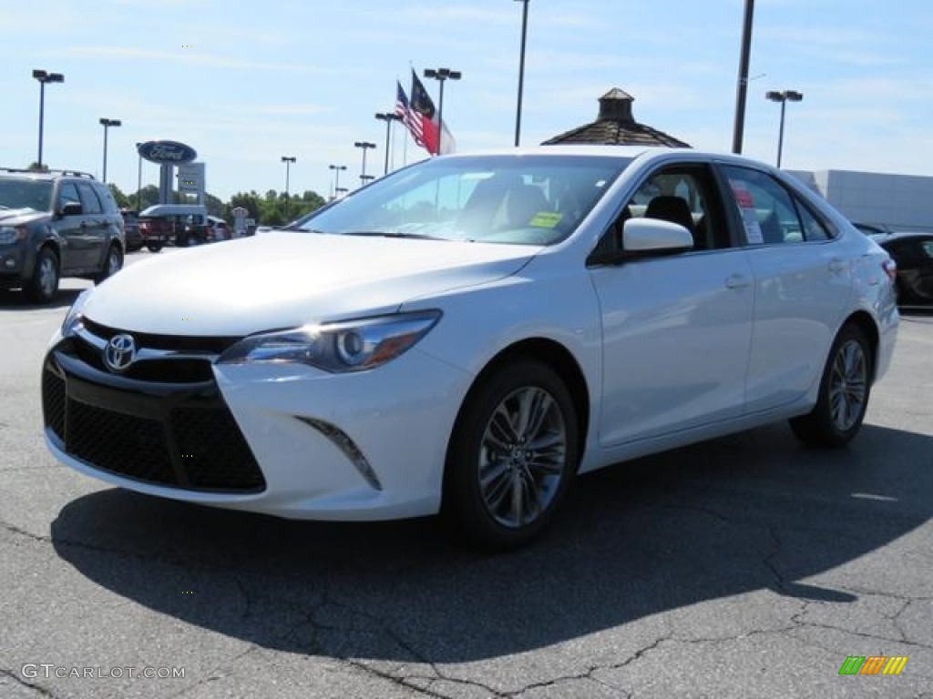 Blizzard White Pearl 2017 Toyota Camry SE Exterior Photo #114810649