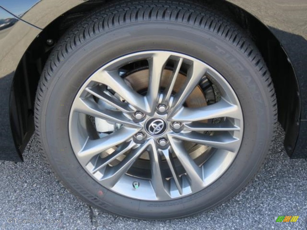 2017 Toyota Camry SE Wheel Photo #114811358