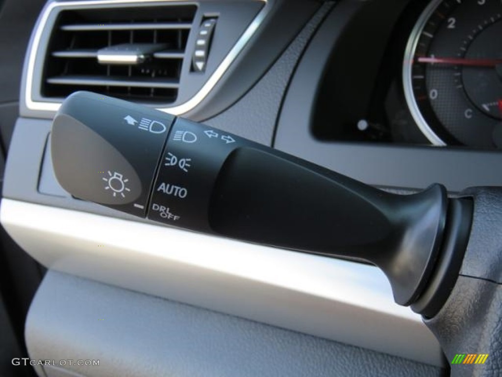 2017 Toyota Camry SE Controls Photo #114811579