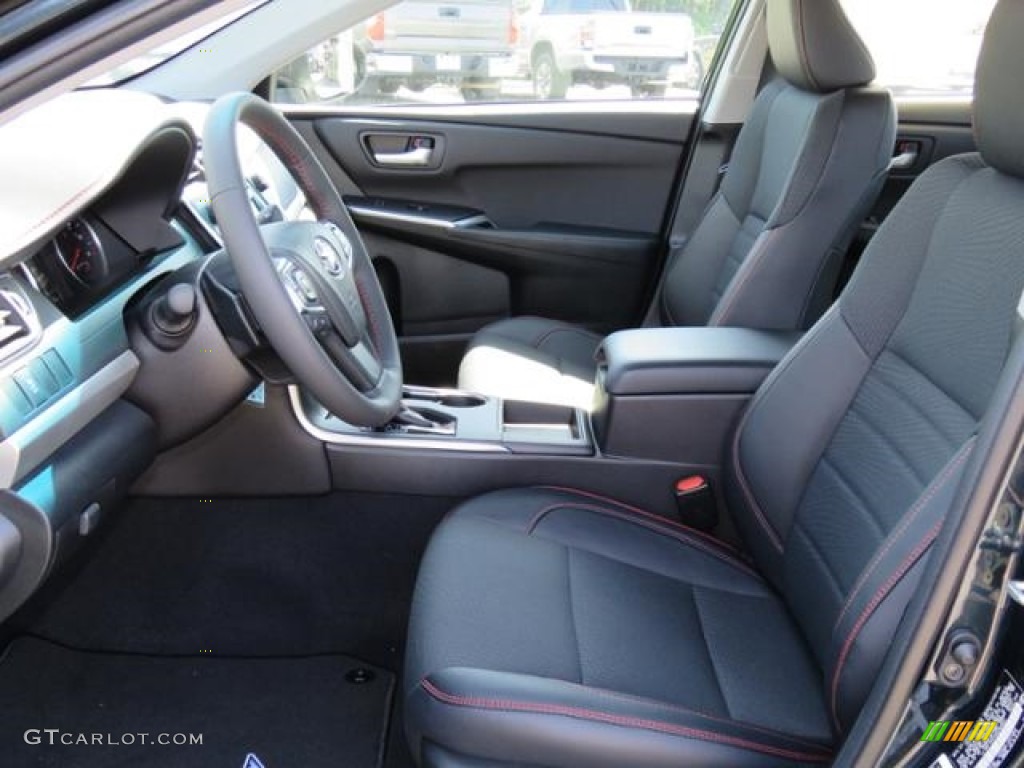 2017 Toyota Camry SE Front Seat Photo #114811764