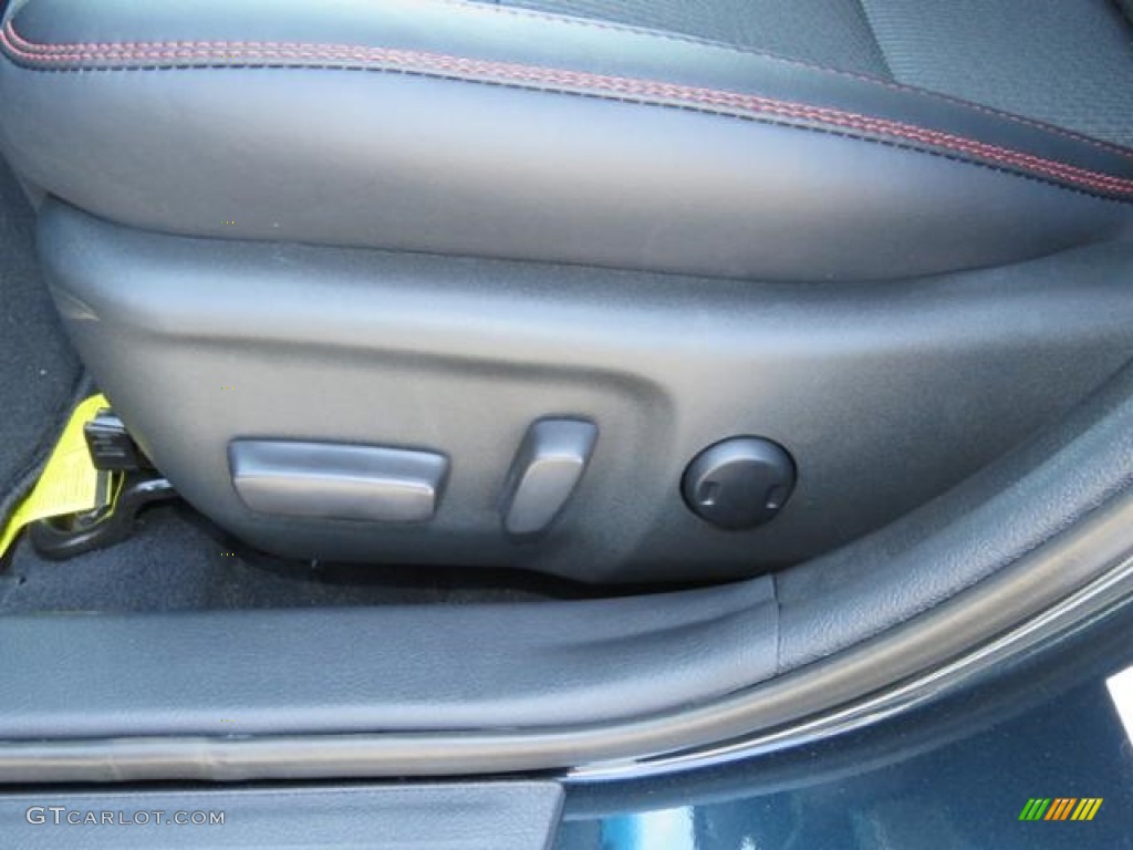2017 Toyota Camry SE Controls Photo #114811777