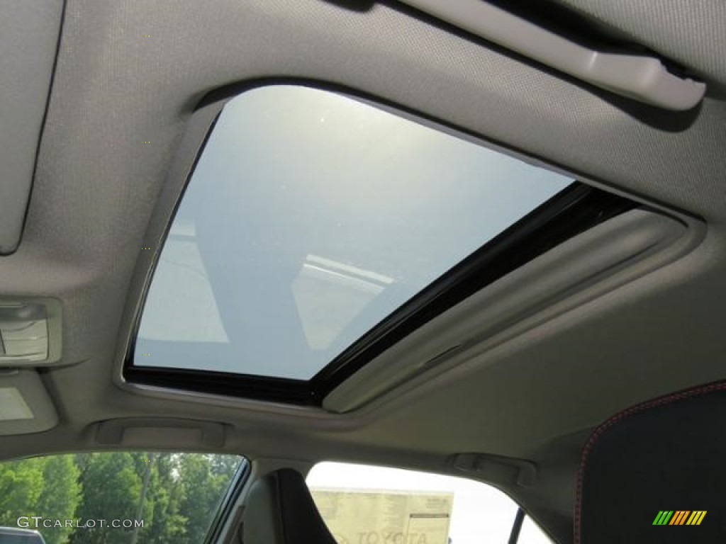 2017 Toyota Camry SE Sunroof Photos