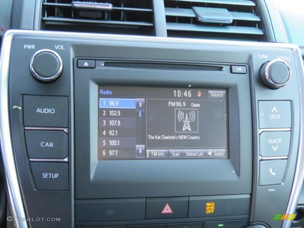 2017 Toyota Camry SE Controls Photo #114811816