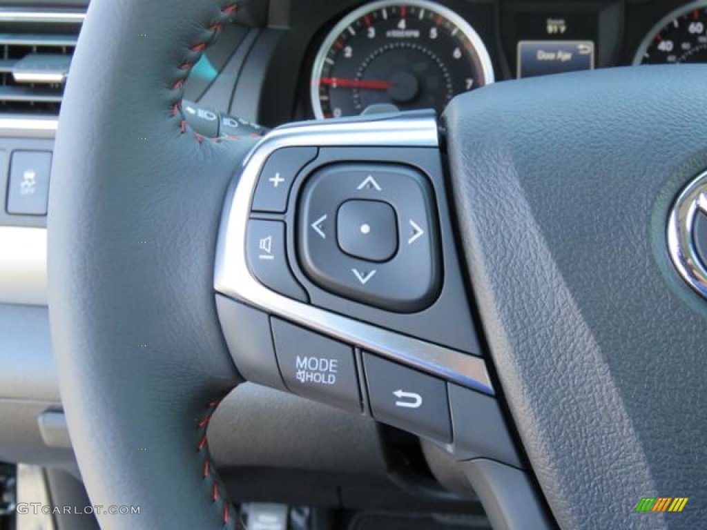 2017 Toyota Camry SE Controls Photo #114811868