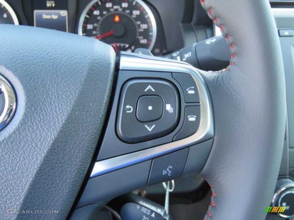 2017 Toyota Camry SE Controls Photo #114811880