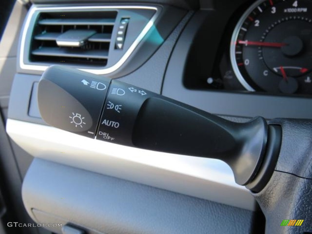 2017 Toyota Camry SE Controls Photo #114811894