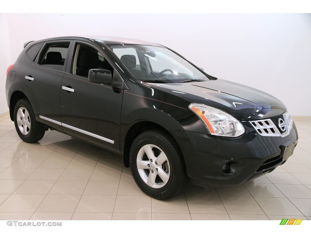 Super Black Nissan Rogue