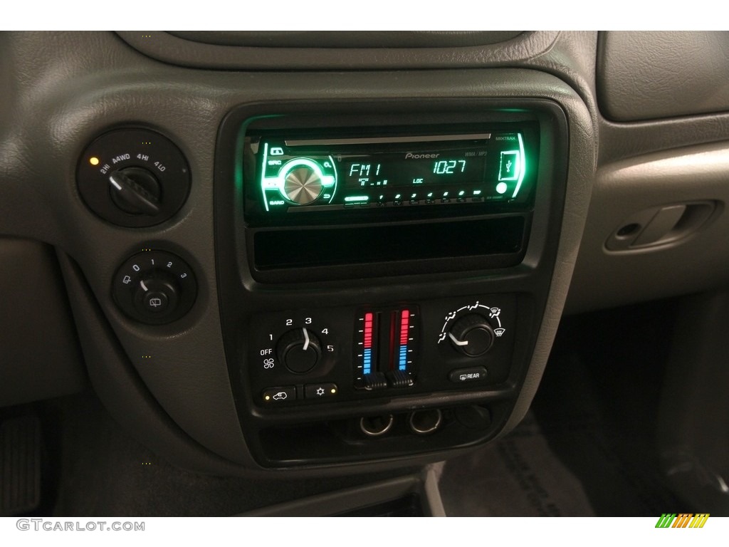 2002 TrailBlazer LS 4x4 - Onyx Black / Dark Pewter photo #9