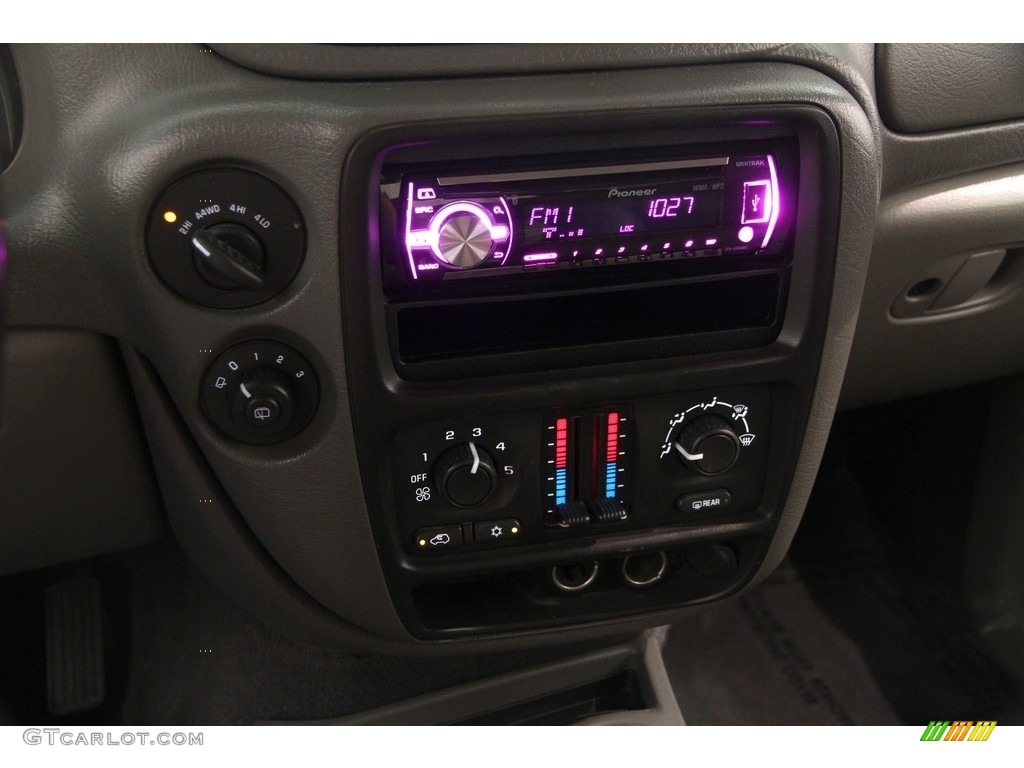 2002 TrailBlazer LS 4x4 - Onyx Black / Dark Pewter photo #11