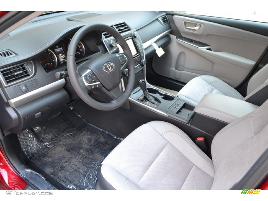 Ash Interior 2017 Toyota Camry XSE Photo #114819722