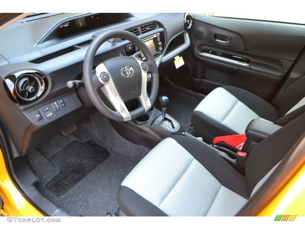 2016 Prius c Three - Sun Fusion / Black photo #5