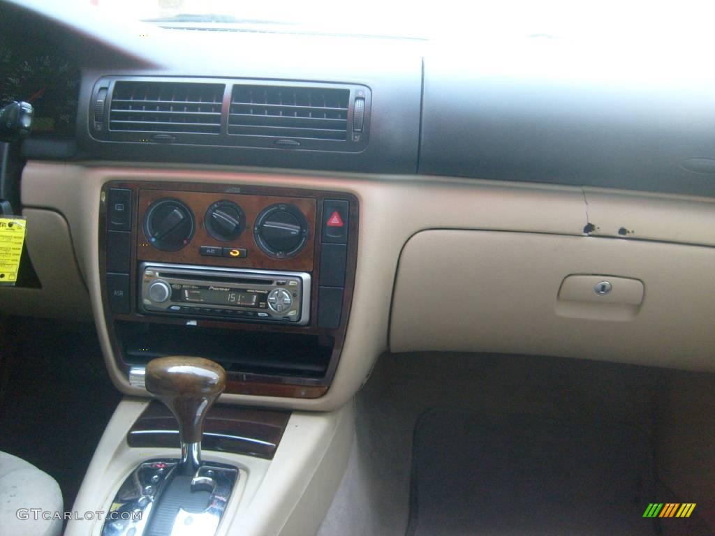 1999 Passat GLS V6 Sedan - Elegance Green Metallic / Beige photo #23