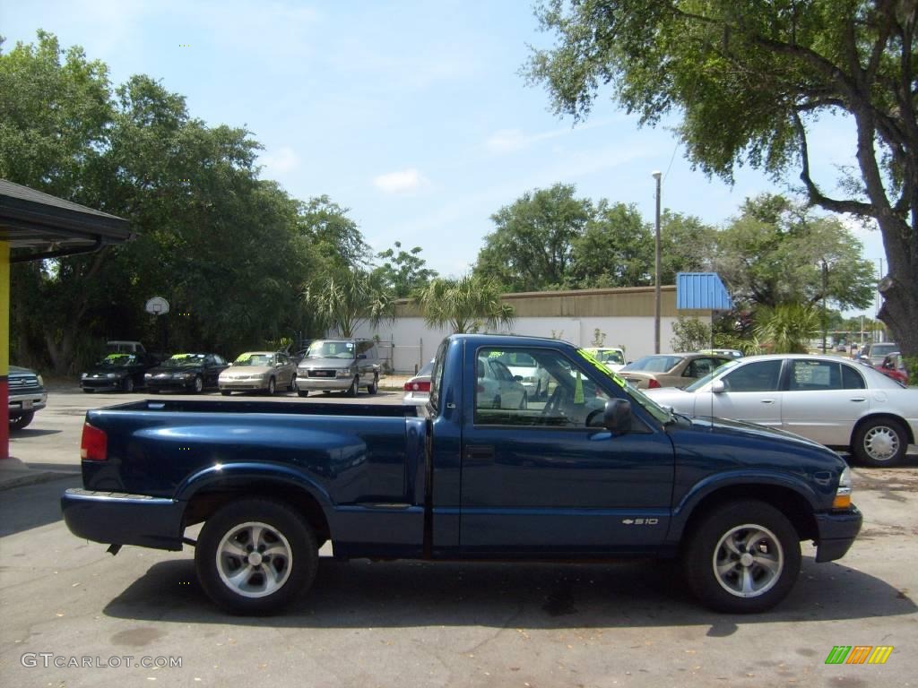 2000 S10 LS Regular Cab - Indigo Blue Metallic / Medium Gray photo #2