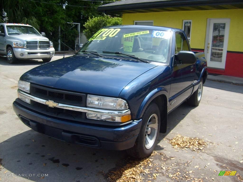 2000 S10 LS Regular Cab - Indigo Blue Metallic / Medium Gray photo #7