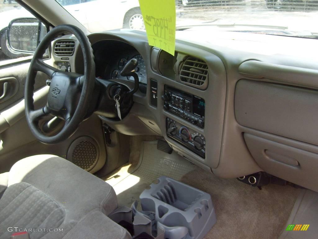 2000 S10 LS Regular Cab - Indigo Blue Metallic / Medium Gray photo #18