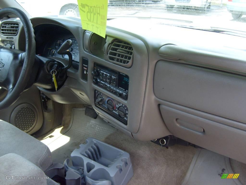 2000 S10 LS Regular Cab - Indigo Blue Metallic / Medium Gray photo #24