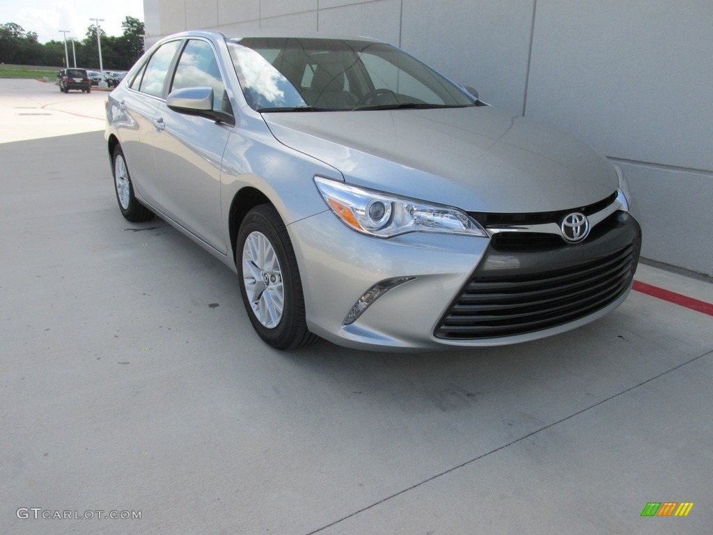 Celestial Silver Metallic 2017 Toyota Camry LE Exterior Photo #114849771