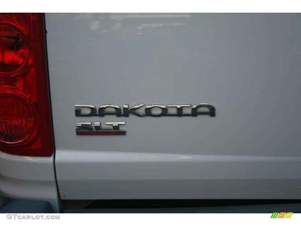 2005 Dakota SLT Quad Cab 4x4 - Bright White / Medium Slate Gray photo #22