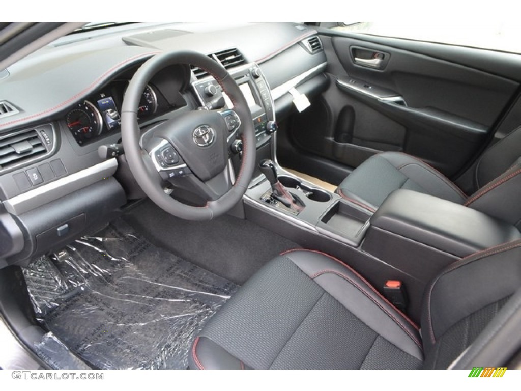 Black Interior 2017 Toyota Camry SE Photo #114870011