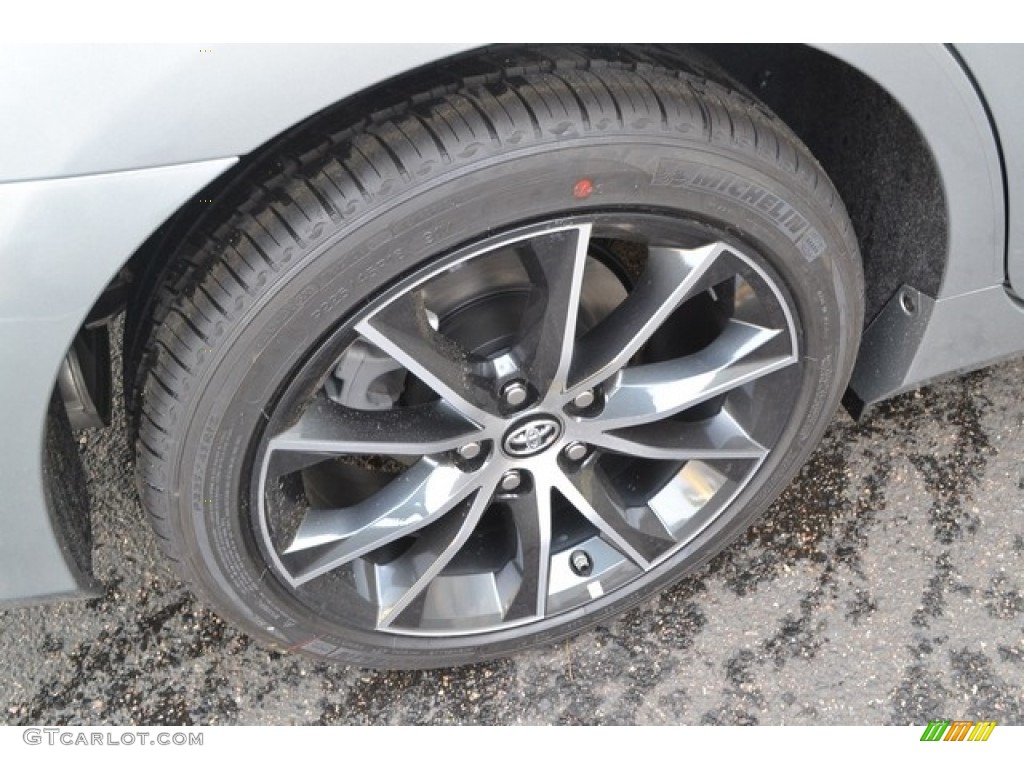 2017 Toyota Camry XSE Wheel Photo #114870557