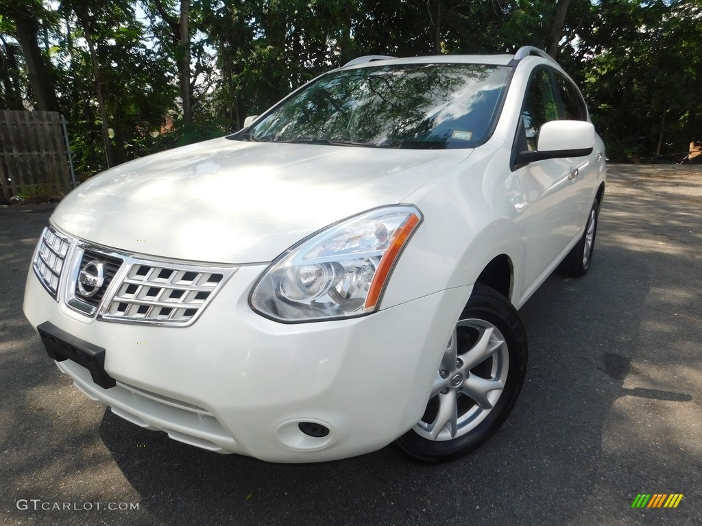 Phantom White Nissan Rogue