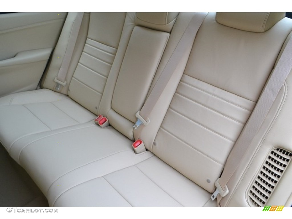 2017 Toyota Camry Hybrid XLE Rear Seat Photo #114870719