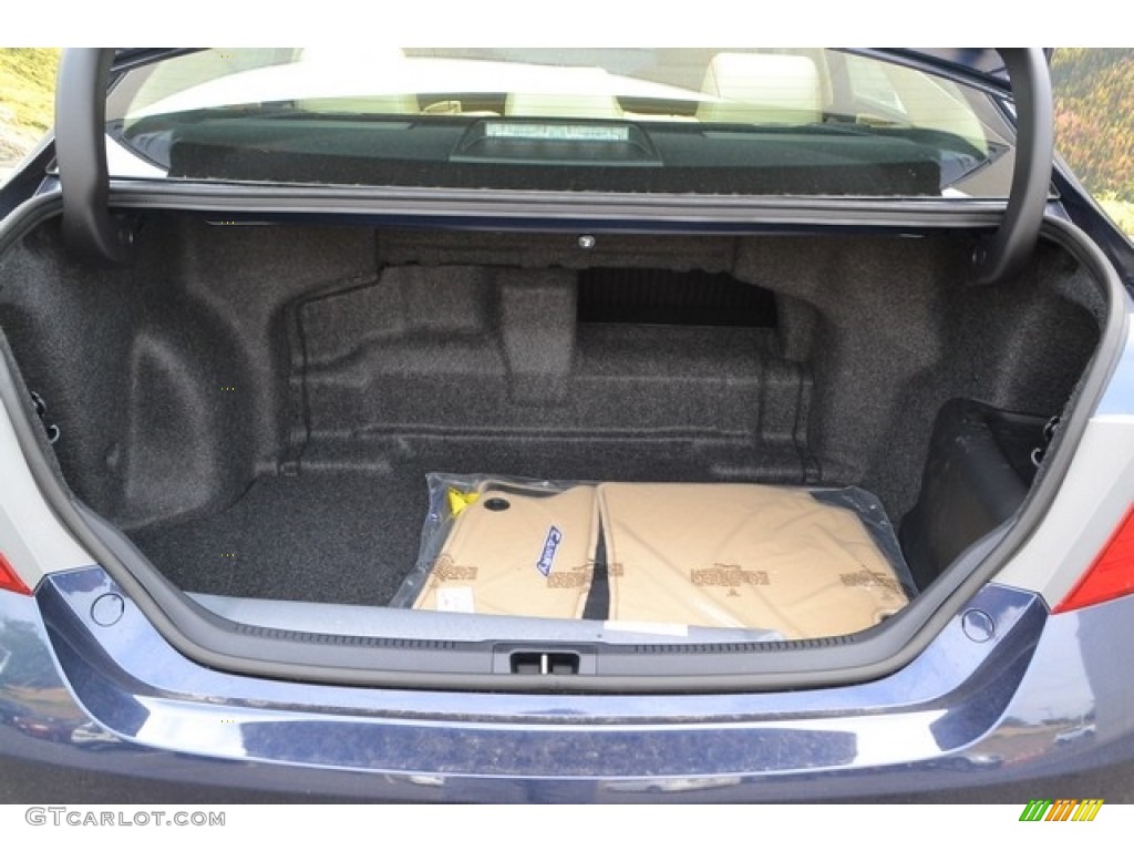 2017 Toyota Camry Hybrid XLE Trunk Photo #114870743