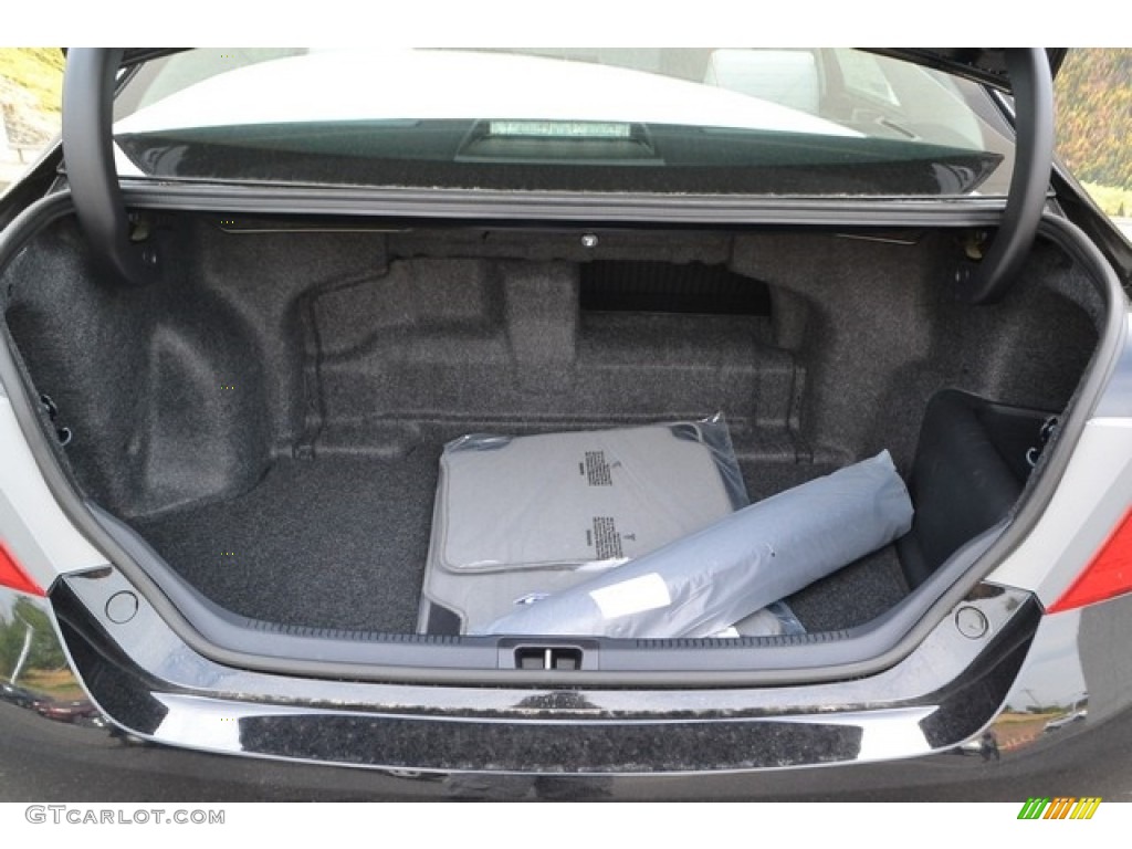 2017 Toyota Camry Hybrid LE Trunk Photo #114870956