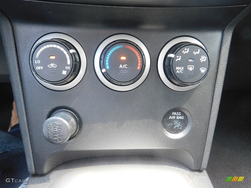 2010 Rogue SL AWD - Phantom White / Black photo #19