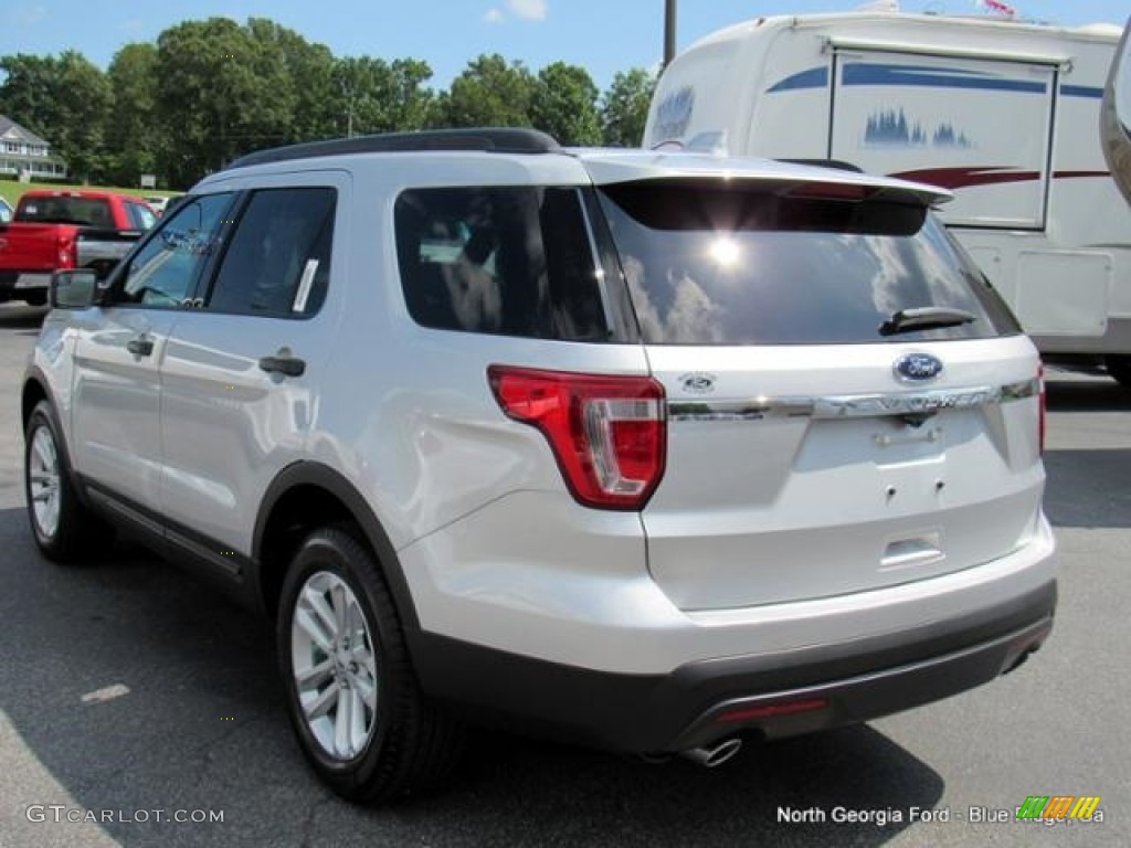 2017 Explorer FWD - Ingot Silver / Medium Light Camel photo #3