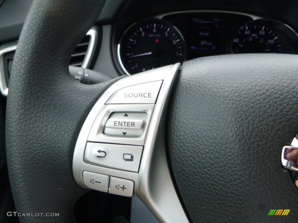 2016 Rogue SV AWD - Pearl White / Charcoal photo #24
