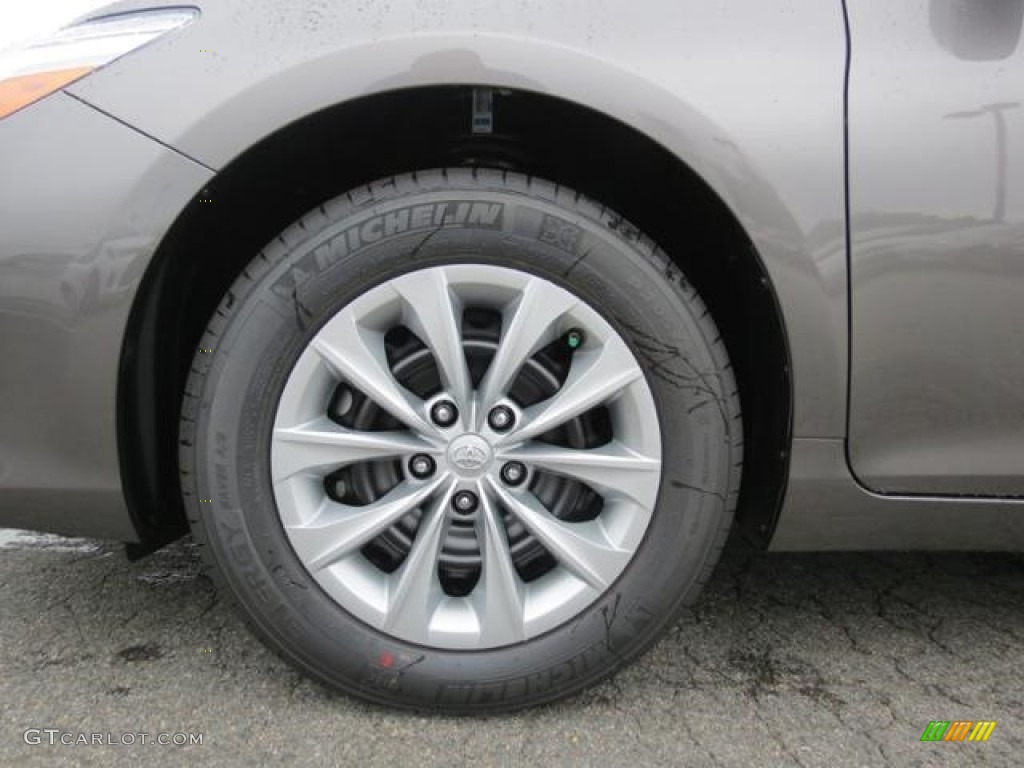 2017 Toyota Camry LE Wheel Photo #114899974