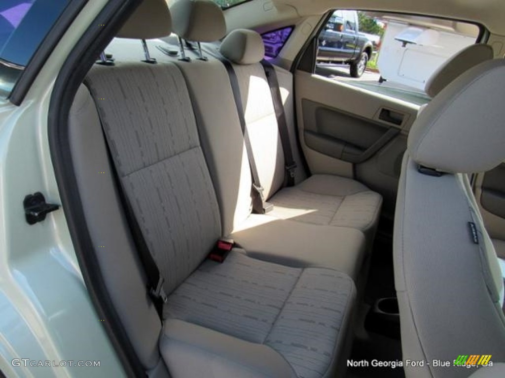 2011 Focus SE Sedan - Natural Neutral Metallic / Medium Stone photo #14