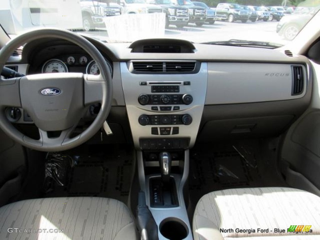 2011 Focus SE Sedan - Natural Neutral Metallic / Medium Stone photo #17