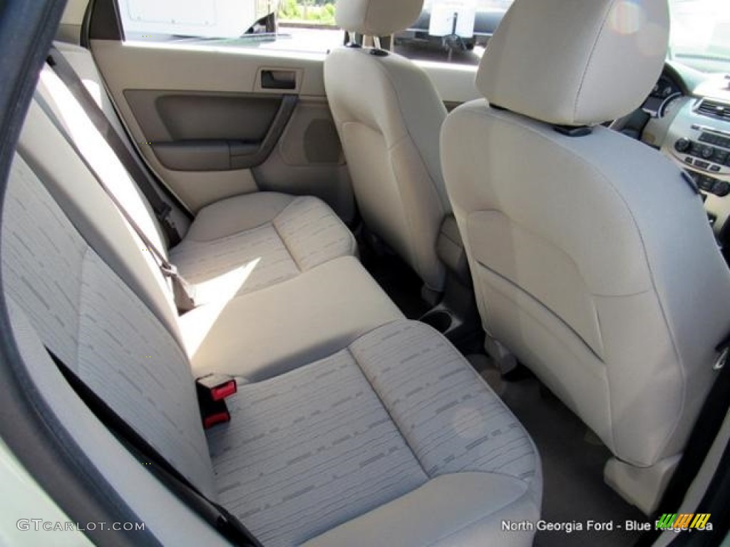 2011 Focus SE Sedan - Natural Neutral Metallic / Medium Stone photo #30