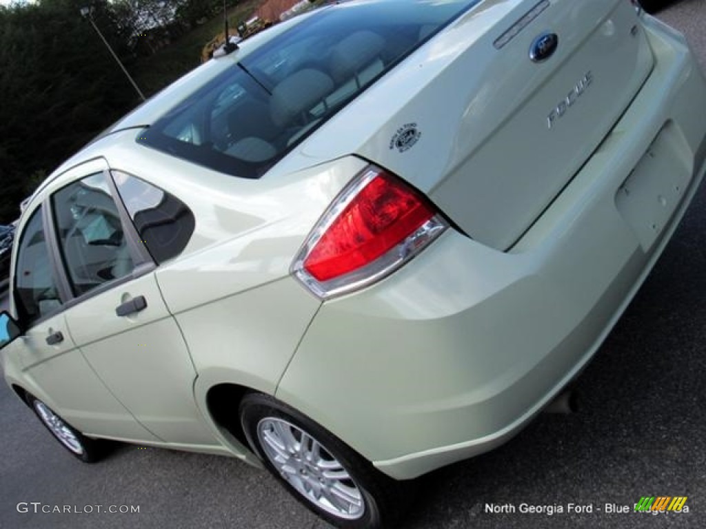 2011 Focus SE Sedan - Natural Neutral Metallic / Medium Stone photo #34