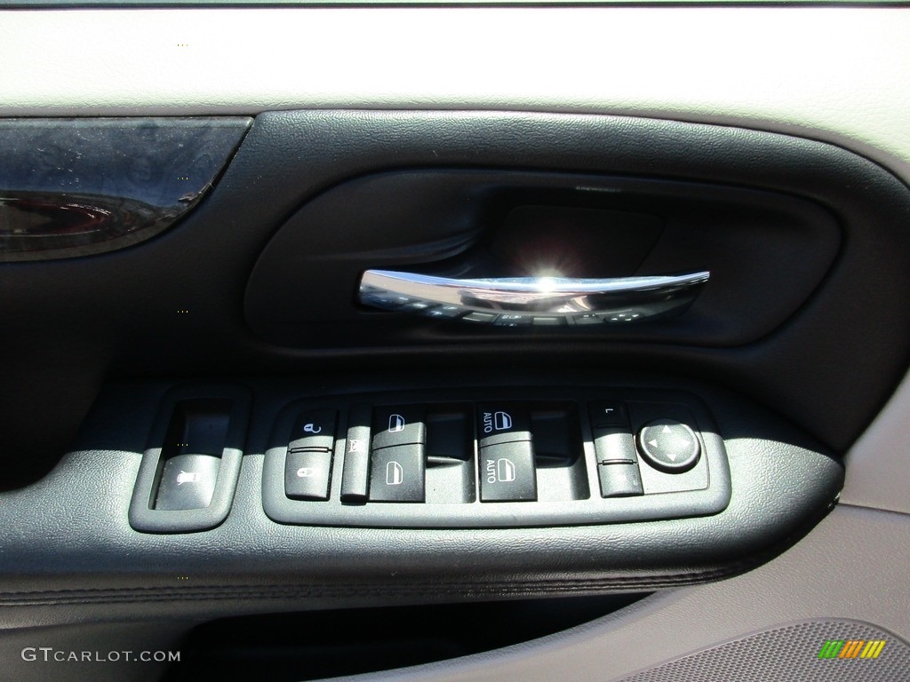 2014 Grand Caravan SXT - Bright White / Black/Light Graystone photo #10