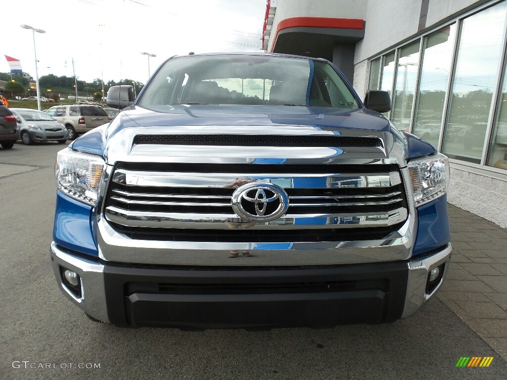 2016 Tundra SR5 CrewMax 4x4 - Blazing Blue Pearl / Graphite photo #3