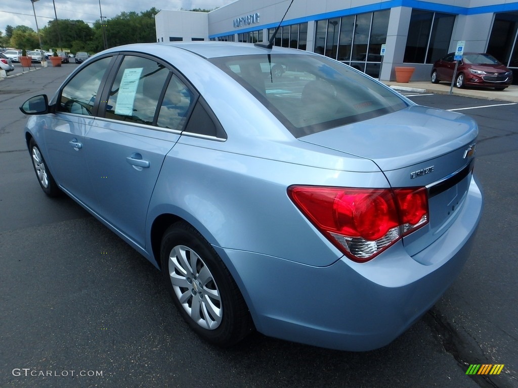 2011 Cruze LS - Ice Blue Metallic / Jet Black/Medium Titanium photo #4