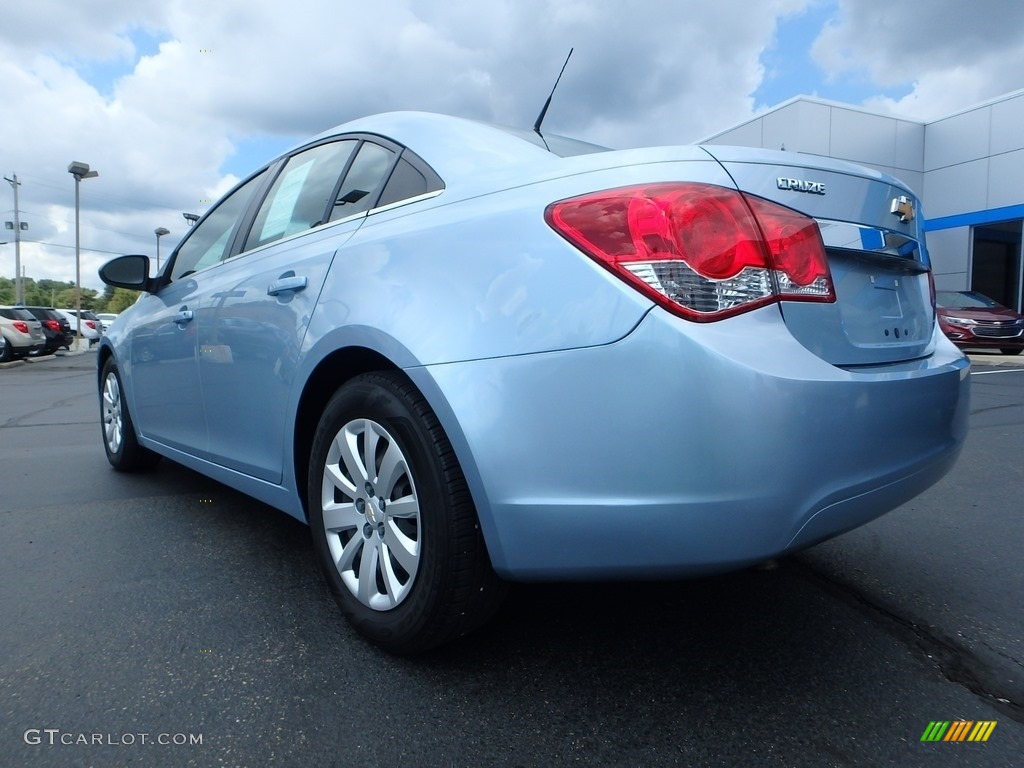 2011 Cruze LS - Ice Blue Metallic / Jet Black/Medium Titanium photo #5