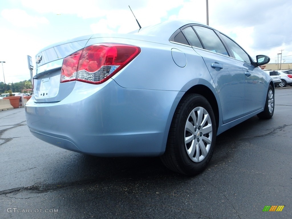 2011 Cruze LS - Ice Blue Metallic / Jet Black/Medium Titanium photo #9