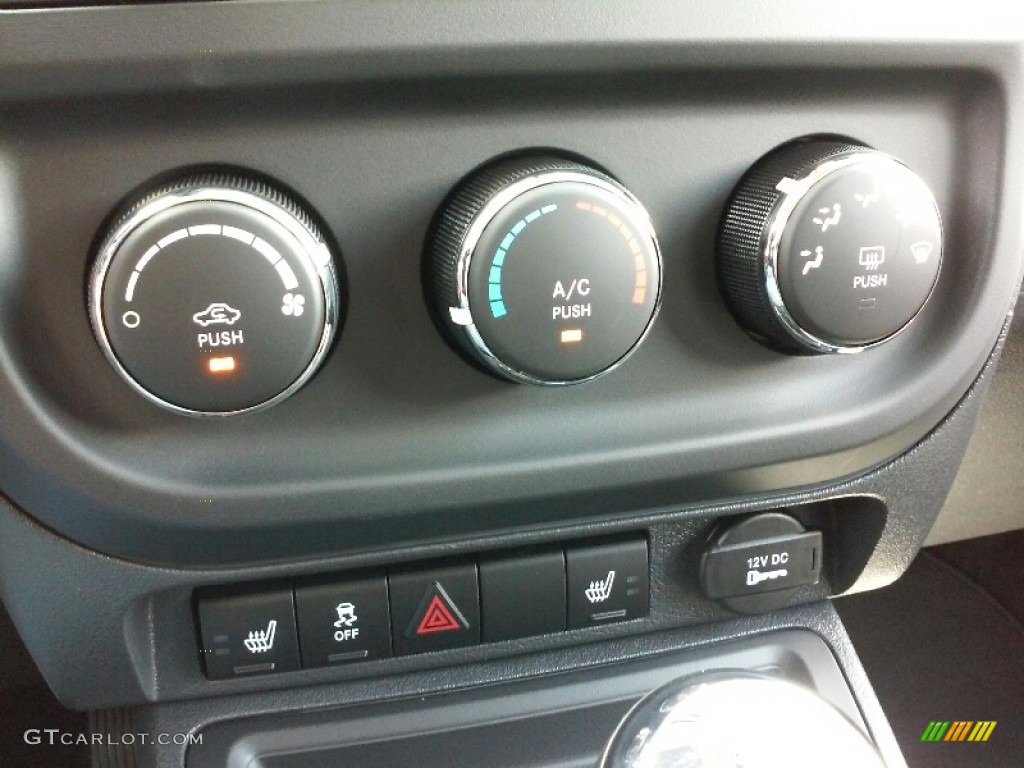 2017 Jeep Compass Sport SE Controls Photo #115017907