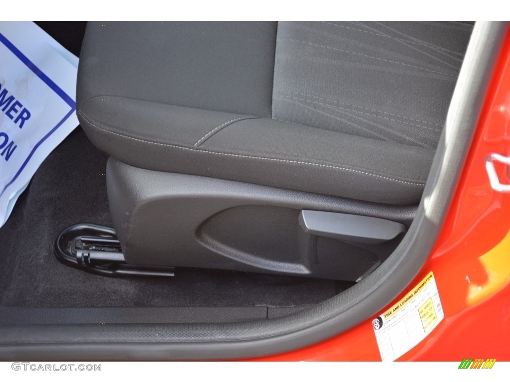 2015 Focus SE Hatchback - Race Red / Charcoal Black photo #19