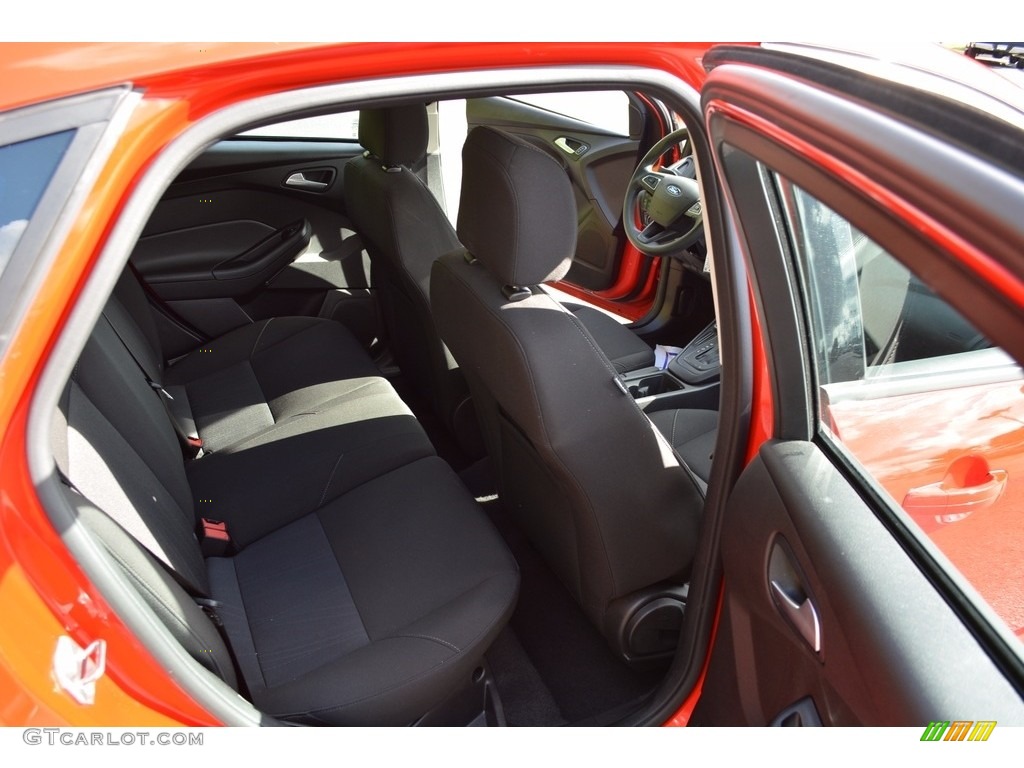 2015 Focus SE Hatchback - Race Red / Charcoal Black photo #22