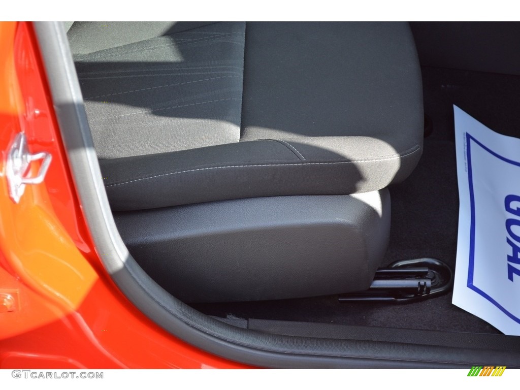 2015 Focus SE Hatchback - Race Red / Charcoal Black photo #26