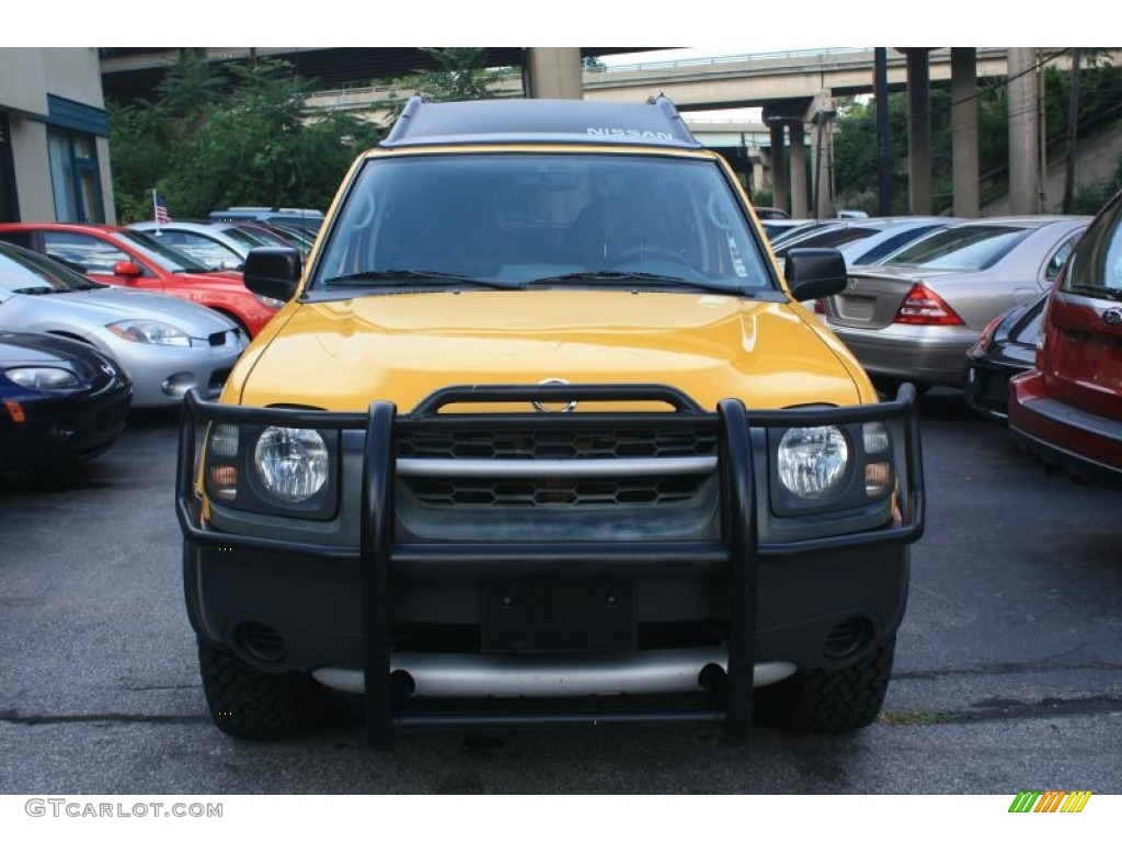 2004 Xterra XE 4x4 - Solar Yellow / Gray photo #2