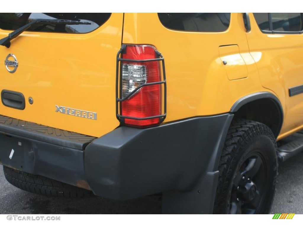 2004 Xterra XE 4x4 - Solar Yellow / Gray photo #12