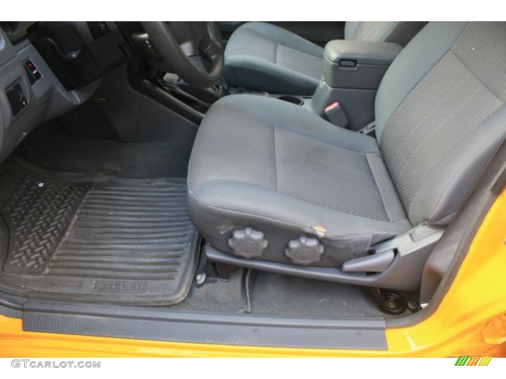 2004 Xterra XE 4x4 - Solar Yellow / Gray photo #29